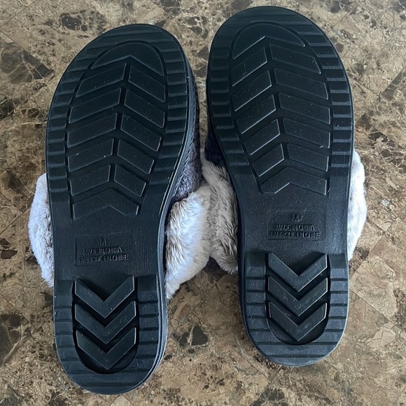 Slippers Size M❤️❤️ - Picture 5 of 5